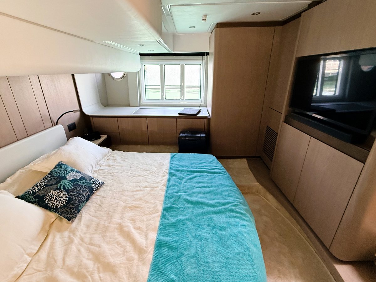 Guest cabin with double bed