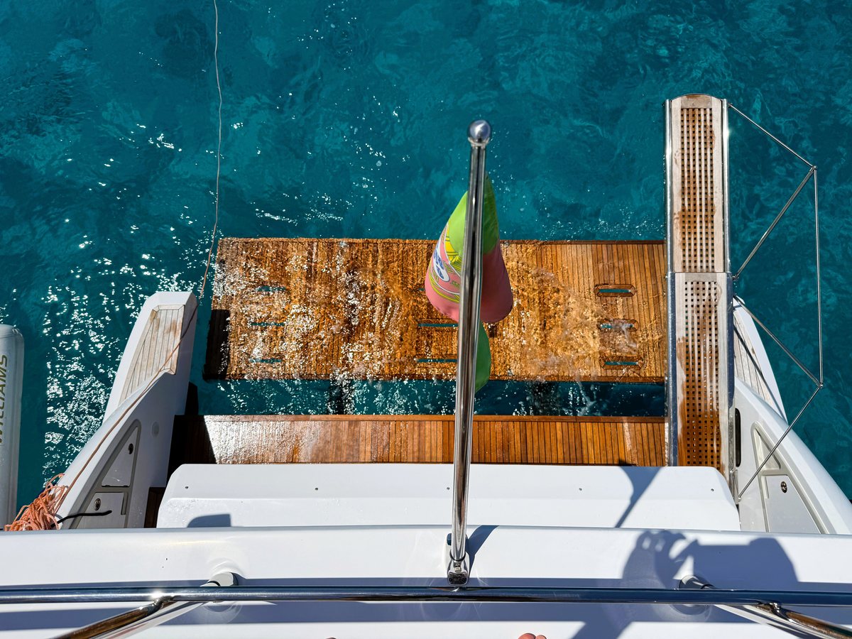 Teak swim platform at the stern